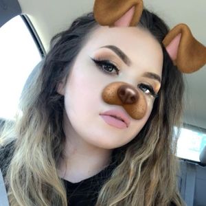 Meet your Posher, Caitlin